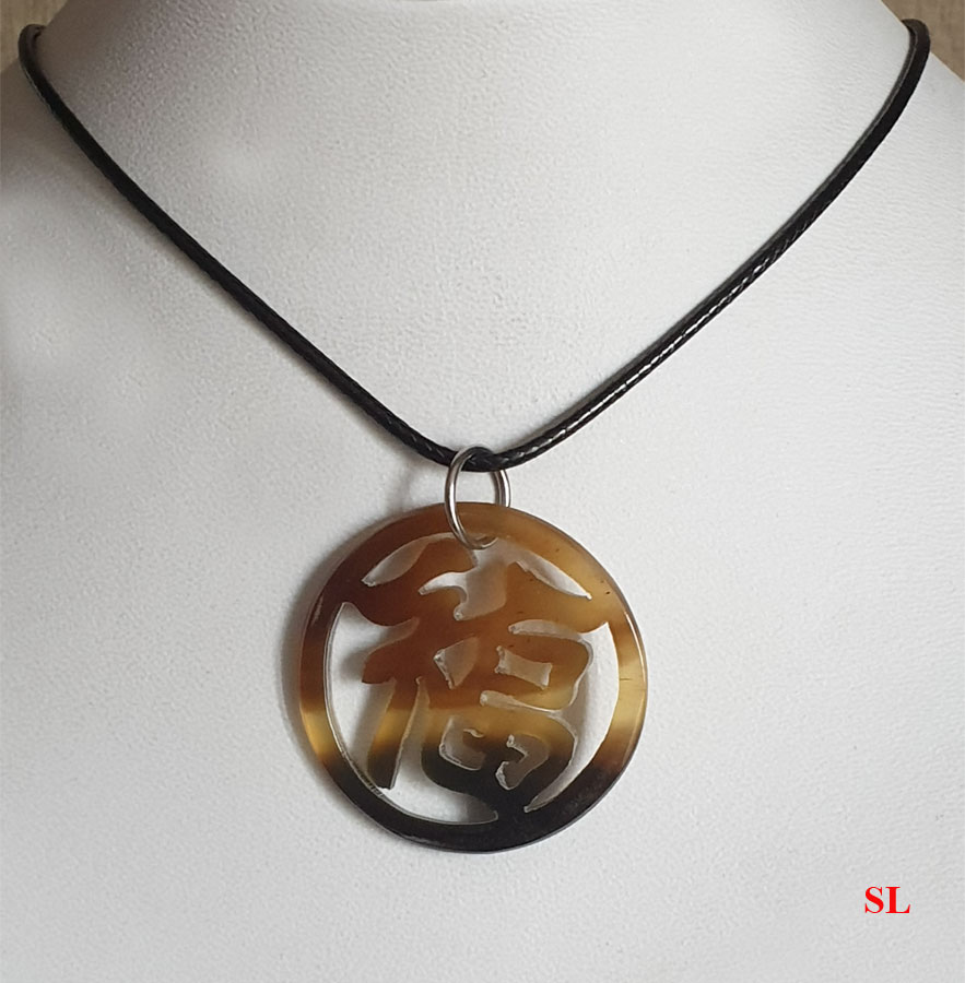 Symbole-CHANCE-collier-pendentif-en-matiere-naturelle-chinois-3-5cm